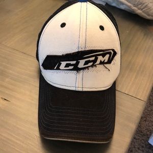 CCM men’s hat. Adjustable Velcro strap